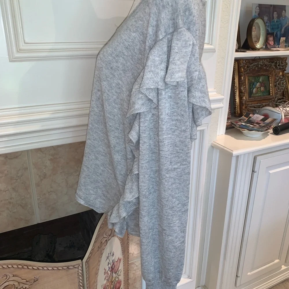 John + Jenn Ruffle Sweater Gray Size Large